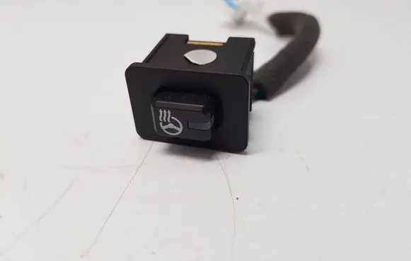 Hyundai Santa Fe Steering wheel heating switch 