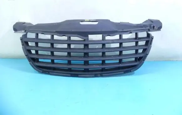 Front bumper upper radiator grill