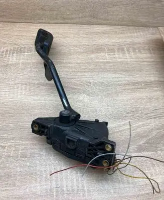 Volkswagen PASSAT B5 Accelerator throttle pedal 8D2721523 6PV007770 WithPlug