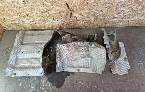 Volkswagen Transporter - Caravelle T5 Exhaust heat shield 7H0825661