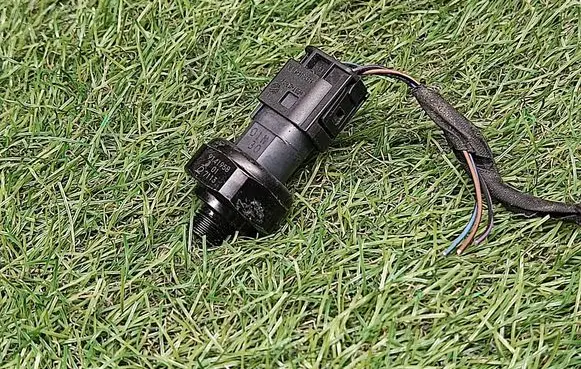 BMW 5 F10 F11 Air conditioning (A/C) pressure sensor 9141958