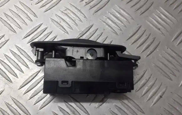 Mitsubishi Lancer Electric window control switch 8608-A100