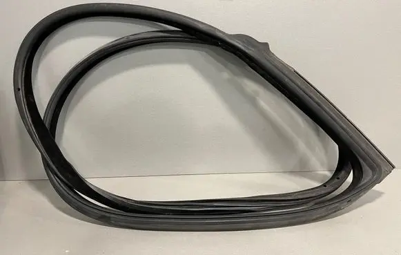 BMW 4 F32 F33 Front door rubber seal 7279742