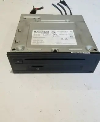 Volkswagen Touran II Radio/CD/DVD/GPS head unit 3Q0035819C