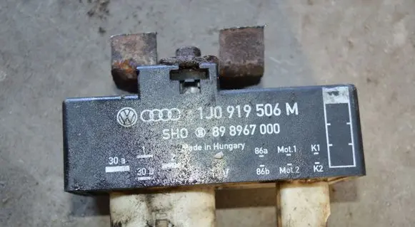 Volkswagen Polo IV 9N3 Coolant fan relay 1J0919506M 898967000