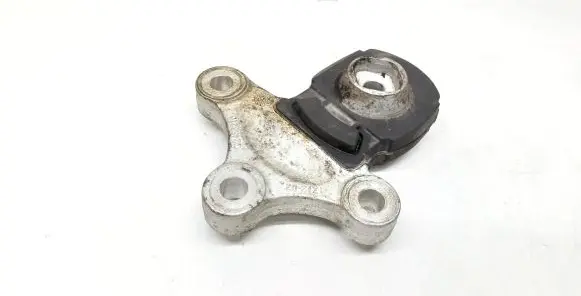 Volvo V60 Engine mount bracket