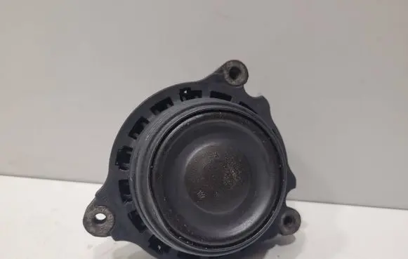 Engine mount bracket