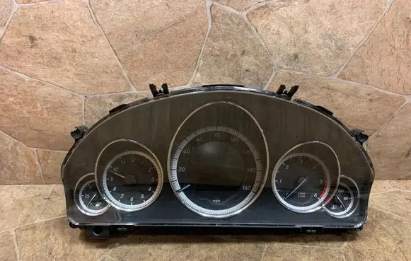 Mercedes-Benz E C207 W207 Speedometer (instrument cluster) A2129014000