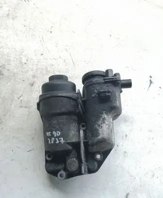 Volvo XC90 Oil filter mounting bracket 30677920