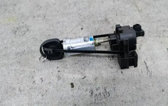 Opel Corsa C Ignition lock 13107754
