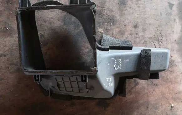 Mazda 3 II Intercooler air channel guide 