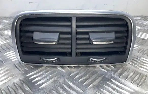 Rear air vent grill