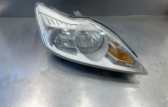 Ford Focus Headlight/headlamp 8M5113W029AE 0118102 0077000