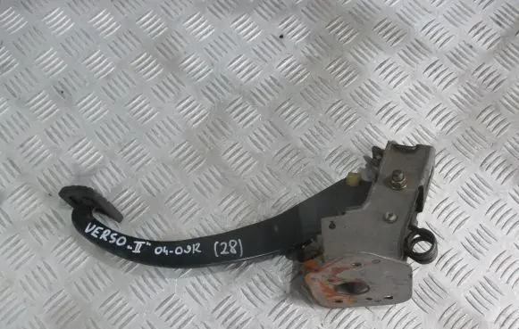 Toyota Corolla Verso AR10 Brake pedal