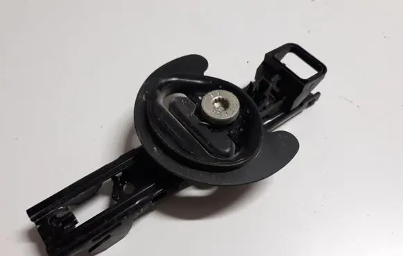 Audi Q7 4M Seat belt height adjuster 4M0857819