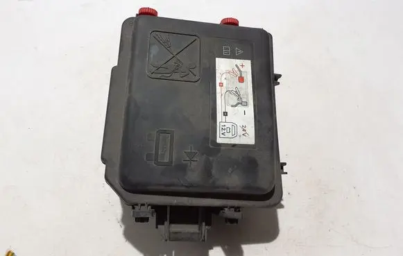 Citroen C4 III e-C4 Fuse module 9824510680