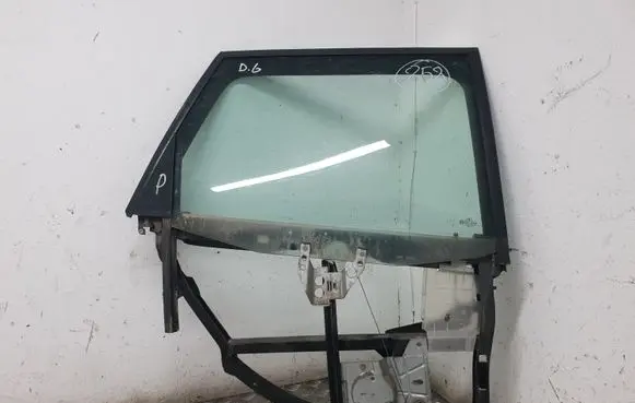 Rear door manual window regulator