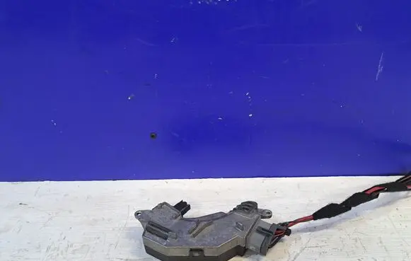 Saab 9-3 Ver1 Heater blower fan relay 13123053 13250114
