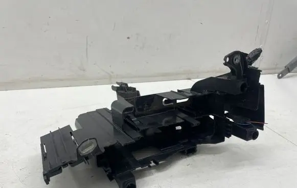 BMW X4M F98 Engine control unit holder 8632355