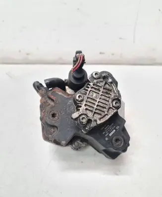 Volvo S60 Fuel injection high pressure pump 8689590 J057058 0445010043