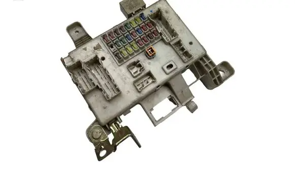 Toyota Land Cruiser (J120) Fuse module 8198050030 0665004650