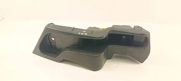 Rear bumper mounting bracket