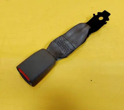 Chevrolet Evanda Middle seatbelt buckle (rear) 