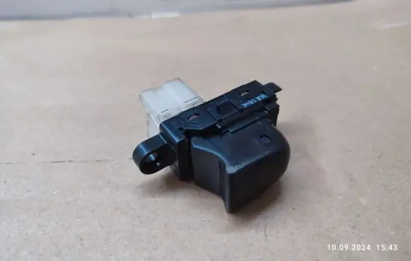 Nissan X-Trail T32 Electric window control switch