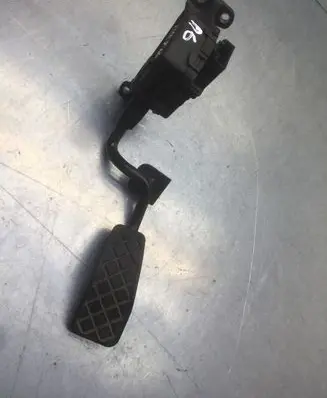 Audi A6 S6 C6 4F Accelerator throttle pedal 4F2721523 00898402