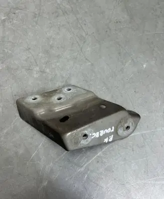 Fender mounting bracket