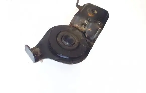 Radiator mount bracket