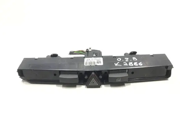 Opel Zafira B Hazard light switch 13100105 k2886