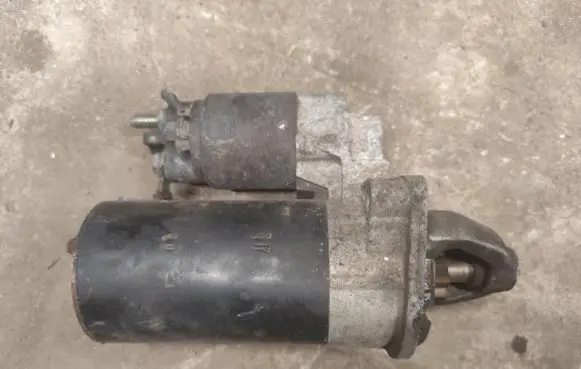 BMW 5 E39 Starter motor 1005821788