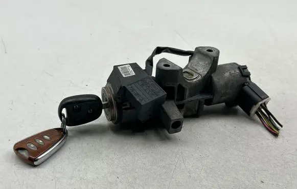 Toyota Avensis T250 Ignition lock 736661A 8978305020