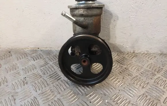 Toyota Avensis T250 Power steering pump 4431005120