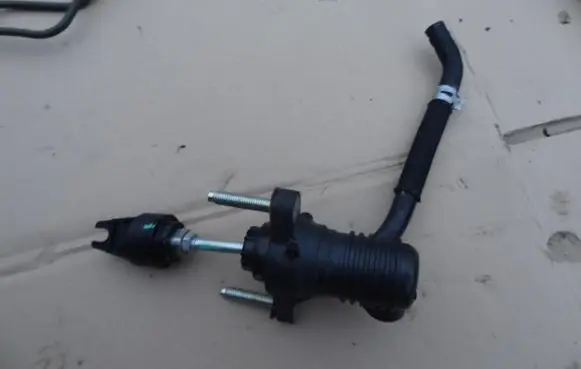 Clutch slave cylinder