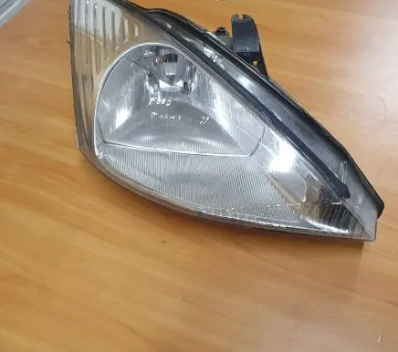 Ford Focus Headlight/headlamp 205675Z 9979 E13175