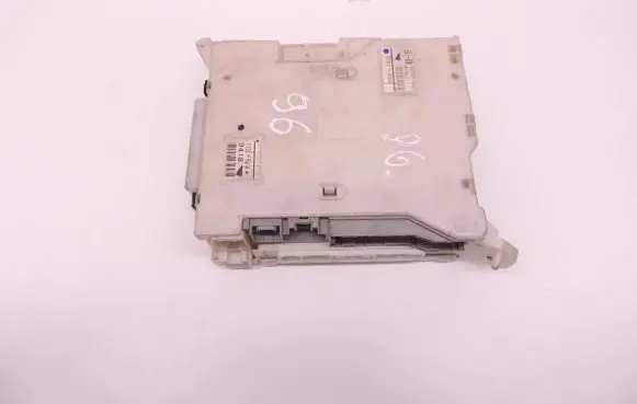 Lexus IS 220D-250-350 Fuse module 8273053050 D96
