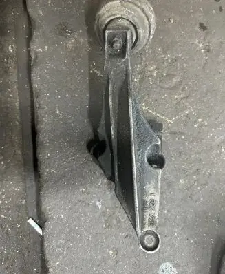 BMW 5 E39 Engine mounting bracket 1092425