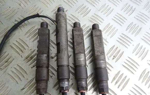 Renault Megane E-Tech Fuel injectors set 7700112880