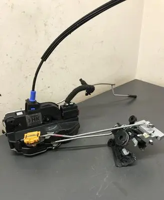 Opel Mokka Front door lock