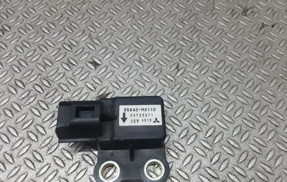 Hyundai Terracan Airbag deployment crash/impact sensor 95640M3110