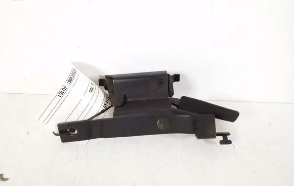 Mercedes-Benz C W205 Parcel shelf load cover mount bracket A2058605600