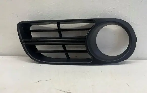 Skoda Fabia Mk1 (6Y) Front bumper lower grill 6Y0853666F