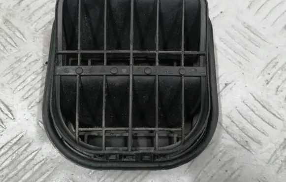 Fiat Doblo Quarter panel pressure vent 0050