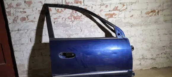 KIA Carens I Front door