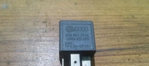 Volkswagen PASSAT B5.5 Other relay 8d0951253a 373