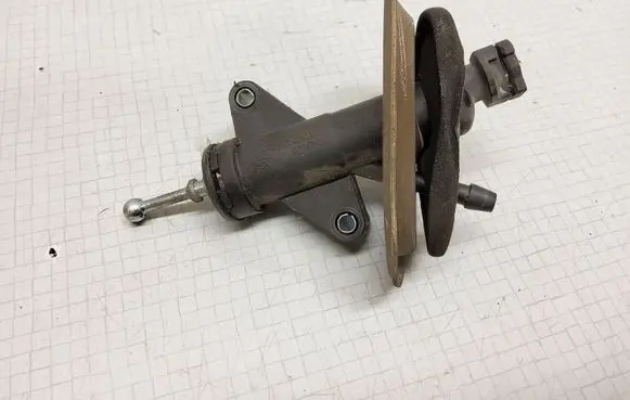 Ford Mondeo Mk III Clutch slave cylinder 1S717A543AE