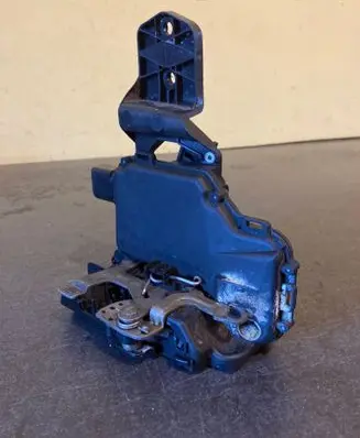 Volkswagen PASSAT B5.5 Front door lock 3B0837 117666102