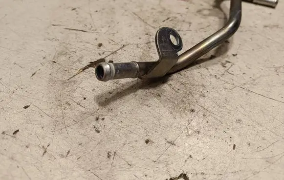 Mitsubishi L200 Fuel line pipe 